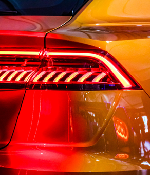 汽車尾燈.jpg 汽車尾燈.jpg