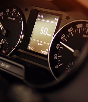 汽車儀表板.jpg 汽車儀表板.jpg